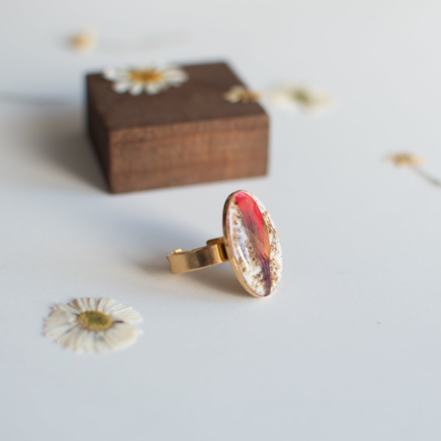 Anillo con flor de geranio