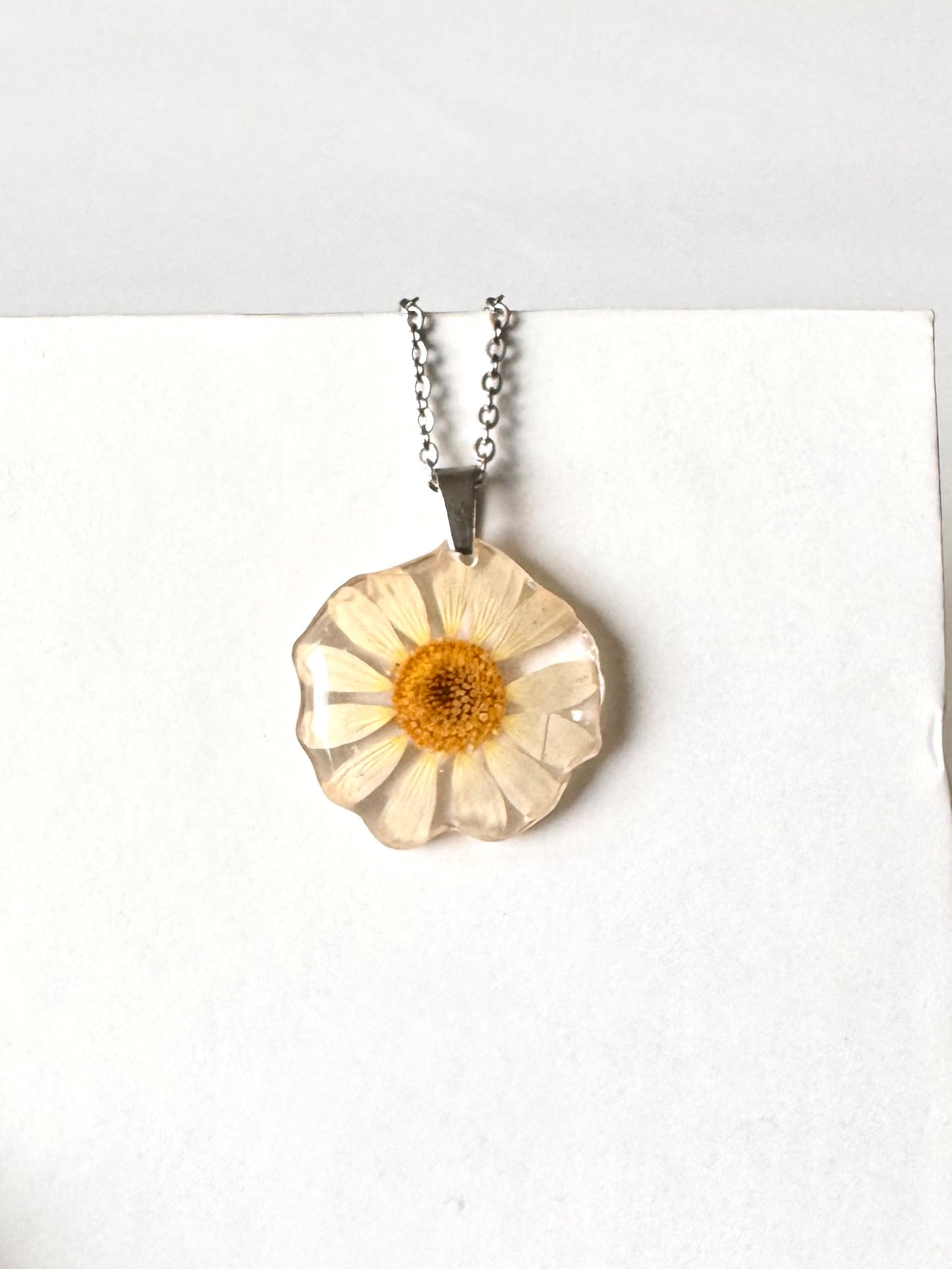 Colgante con margarita
