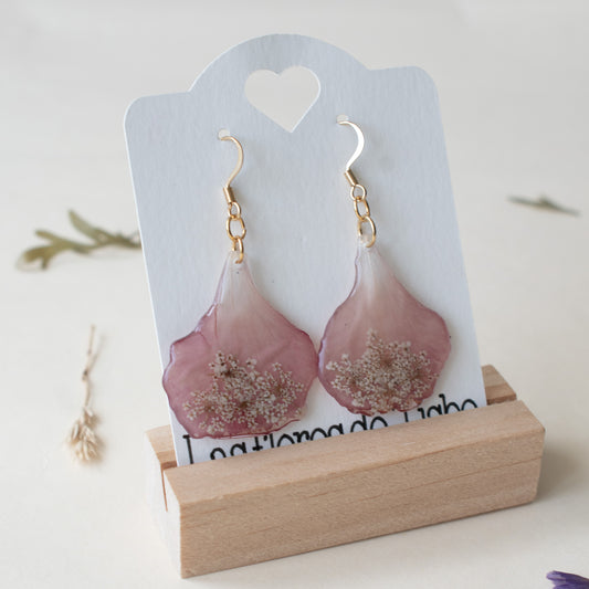 Pendientes con geranio y encaje de la reina Ana