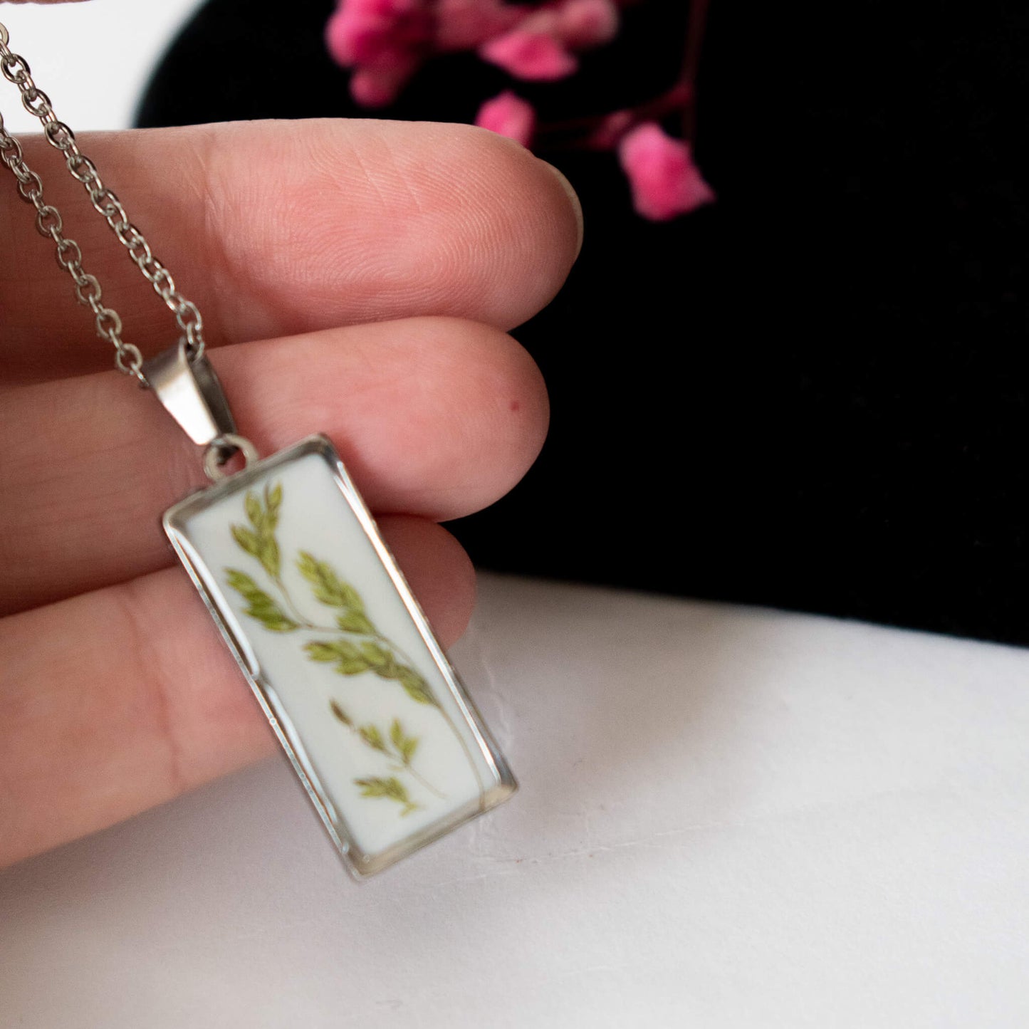 Colgante con hojas silvestres