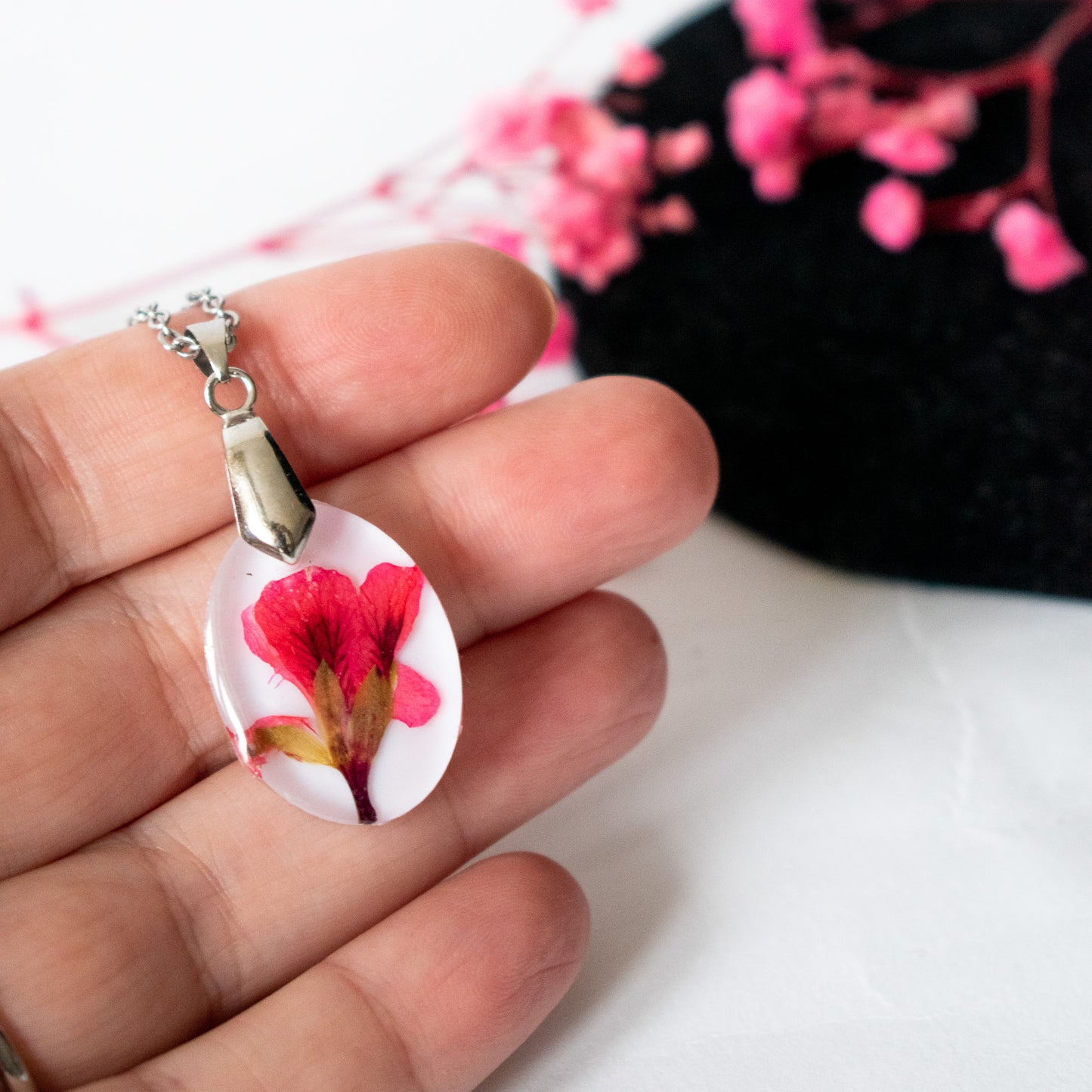 Colgante con flor de geranio