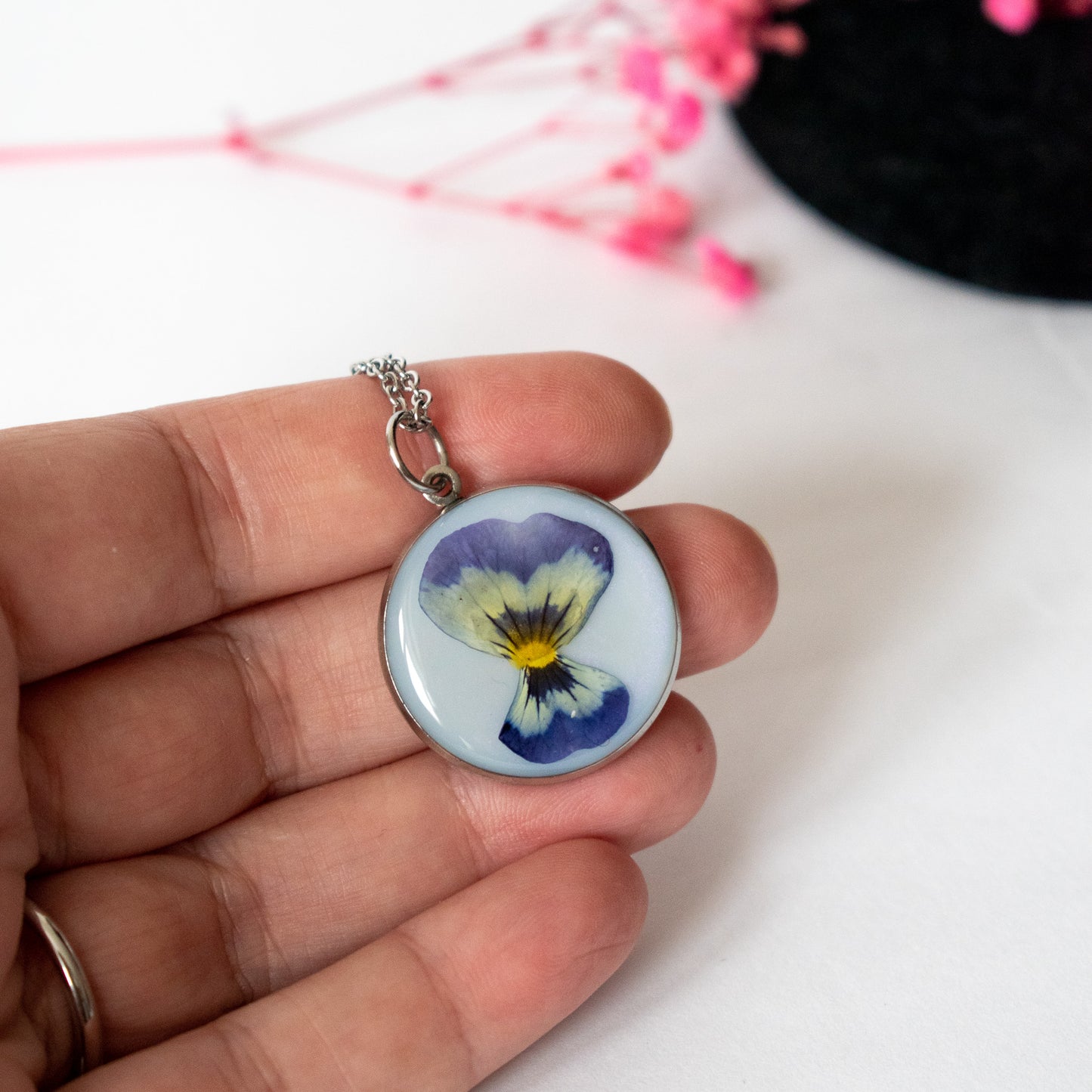 Colgante con viola 2
