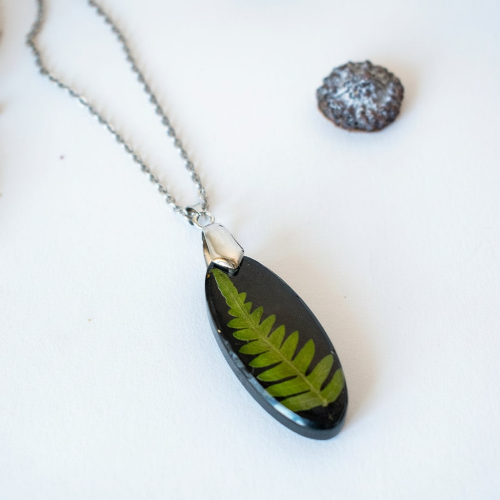 Colgante con helecho