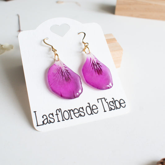 Pendientes con pétalo de geranio malva