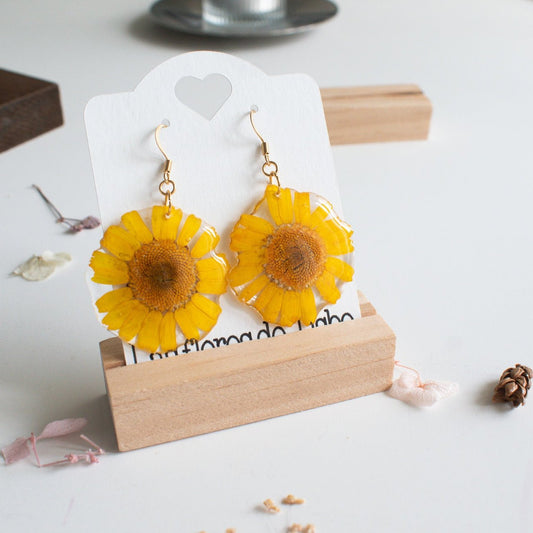 Pendientes con margaritas amarillas