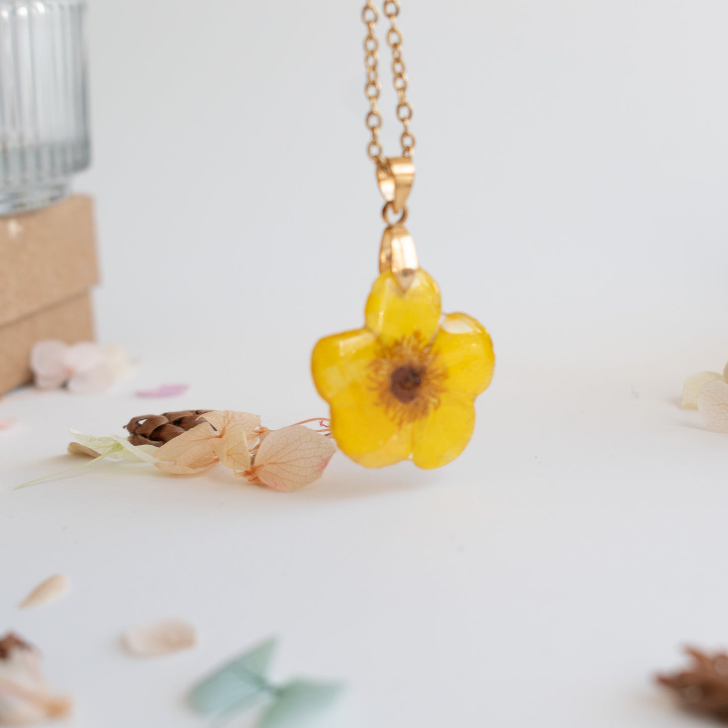 colgante botón de oro