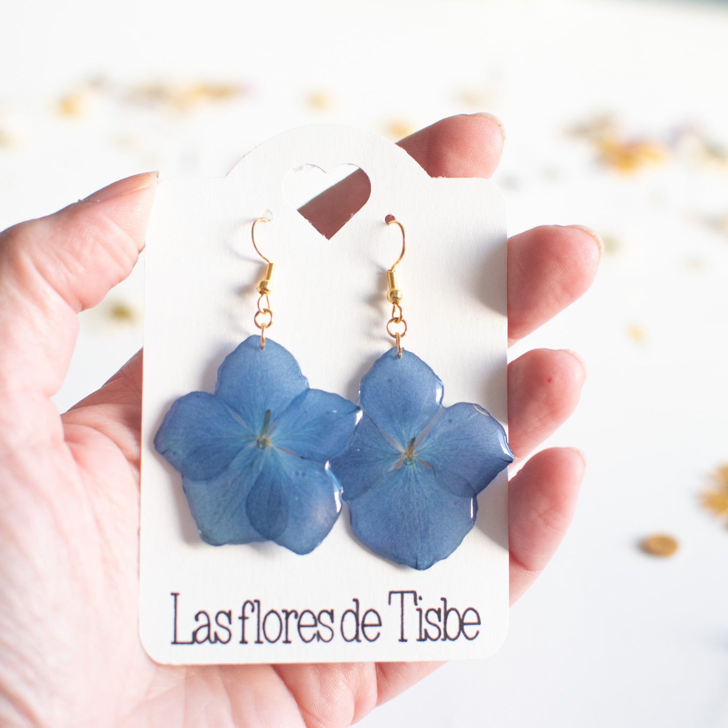 Pendientes con flor de hortensia real prensada