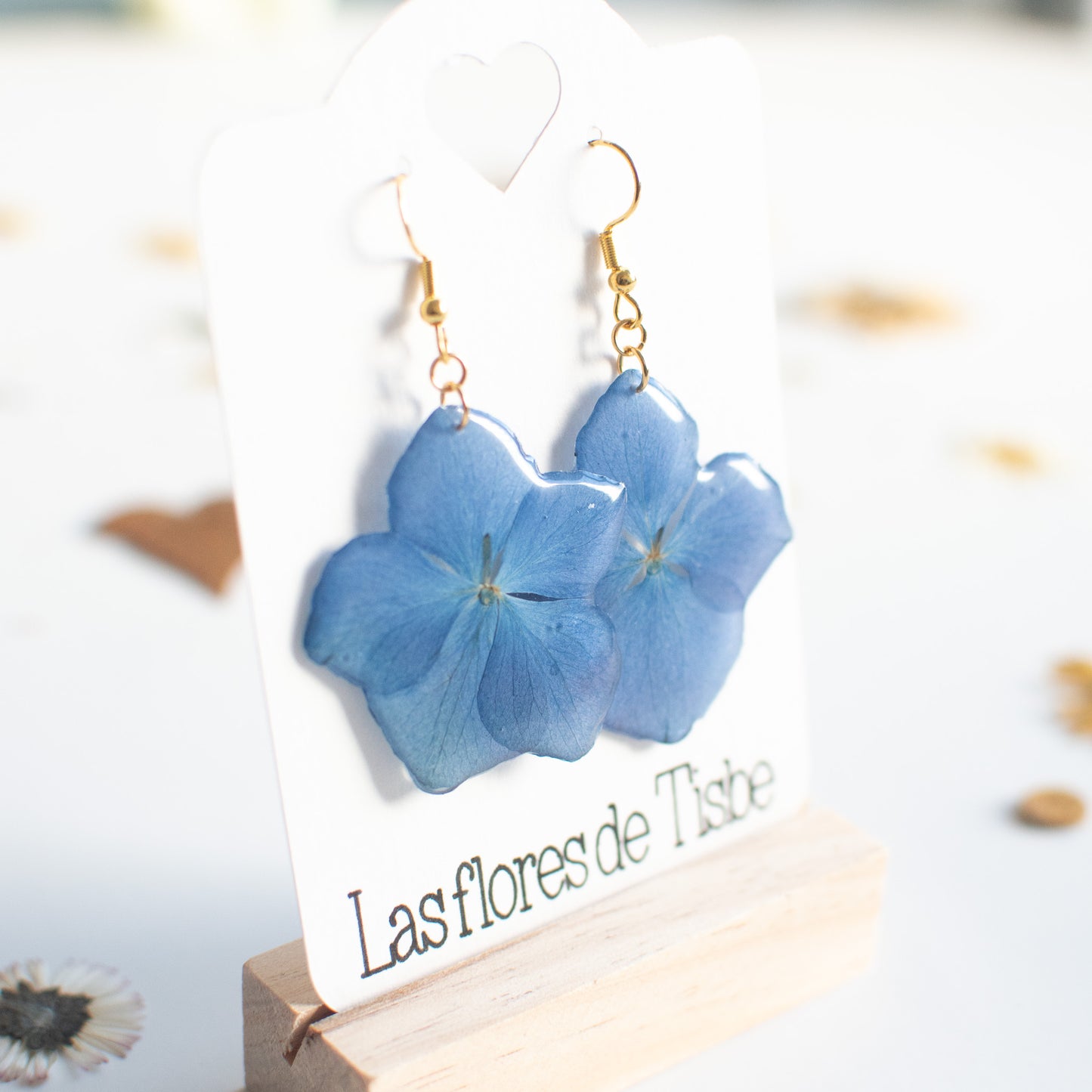 Pendientes con flor de hortensia real prensada