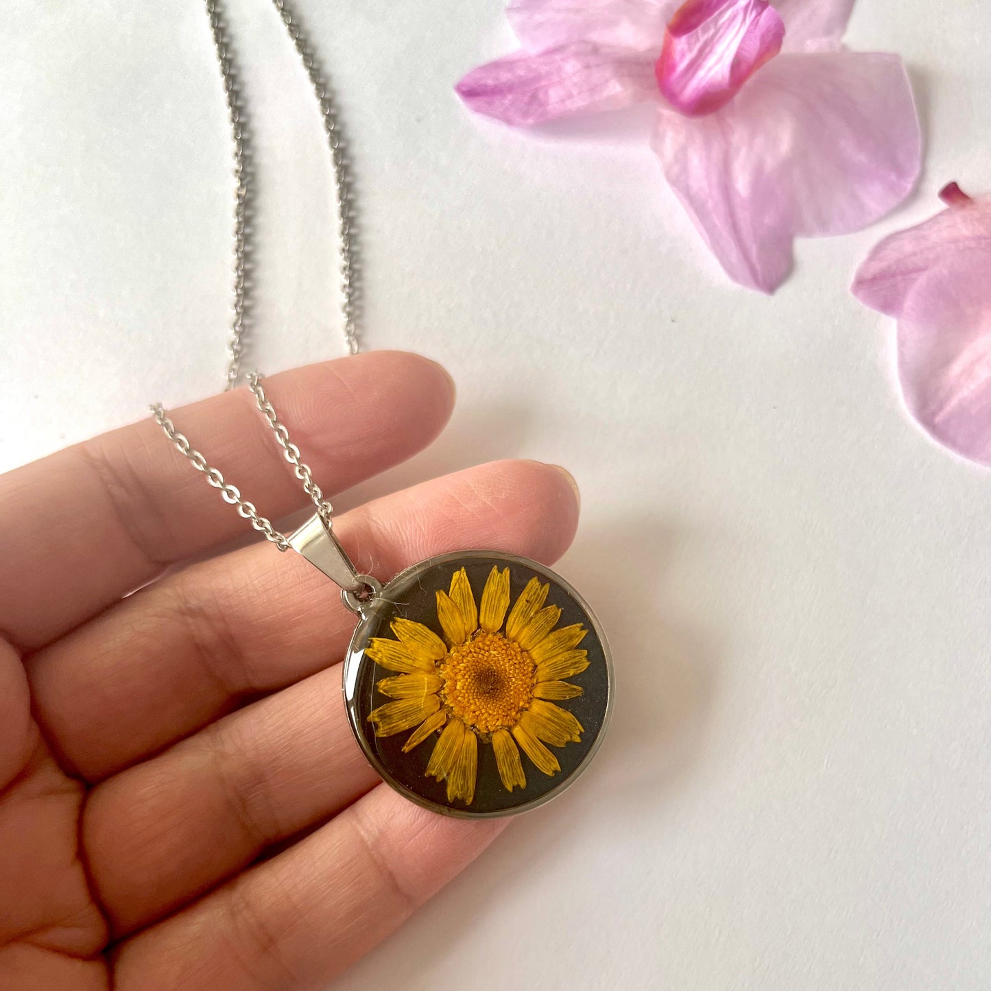 Colgante con margarita