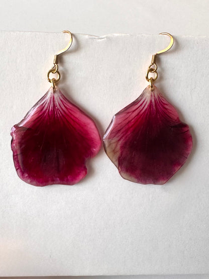 Pendientes con pétalo de geranio malva