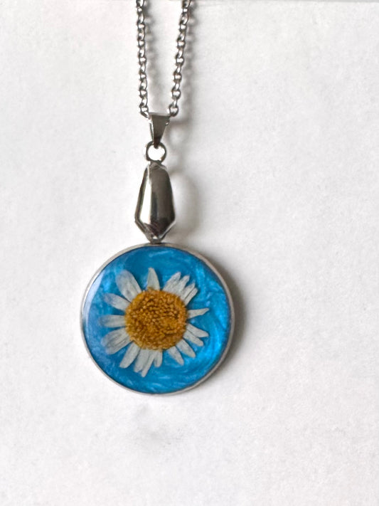 Colgante con margarita