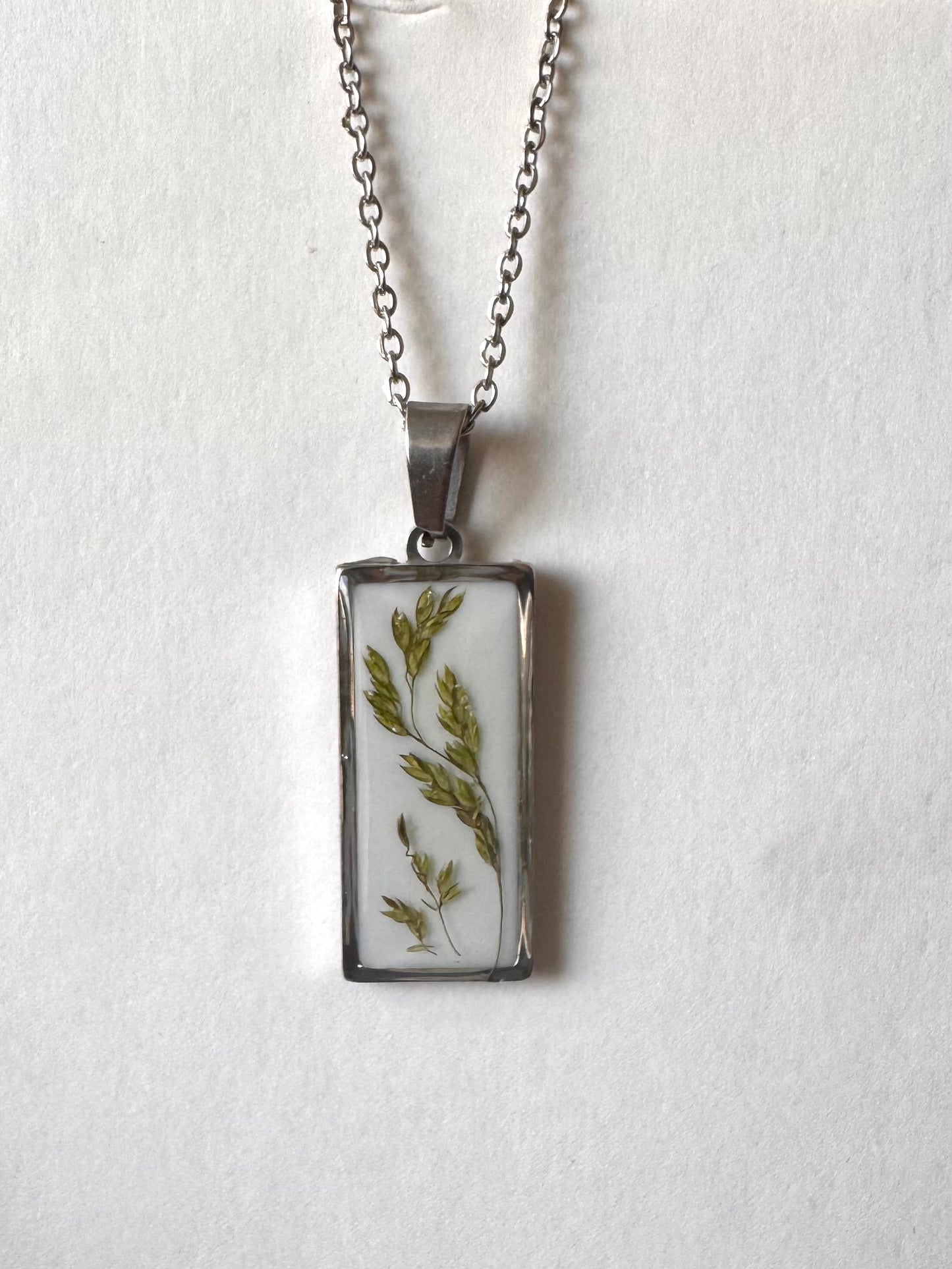 Colgante con hojas silvestres