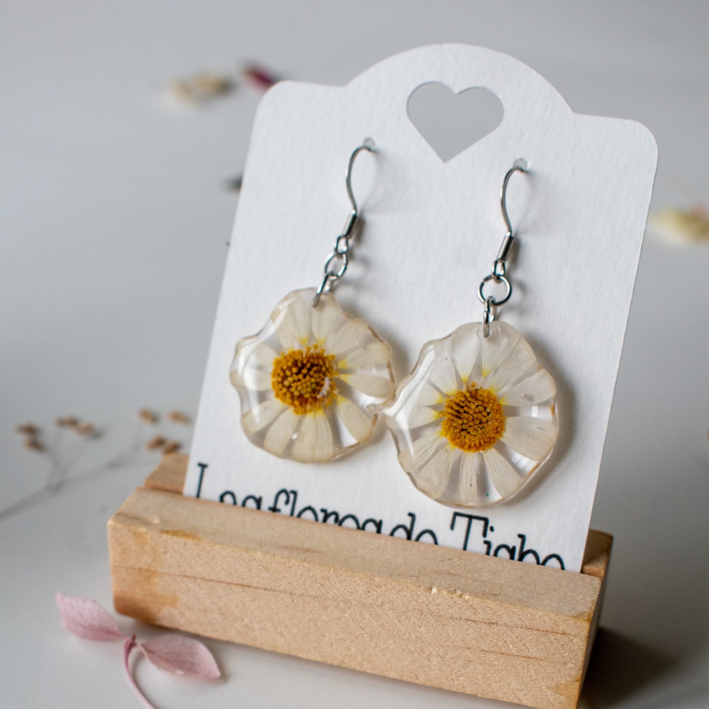 Pendientes con margaritas blancas