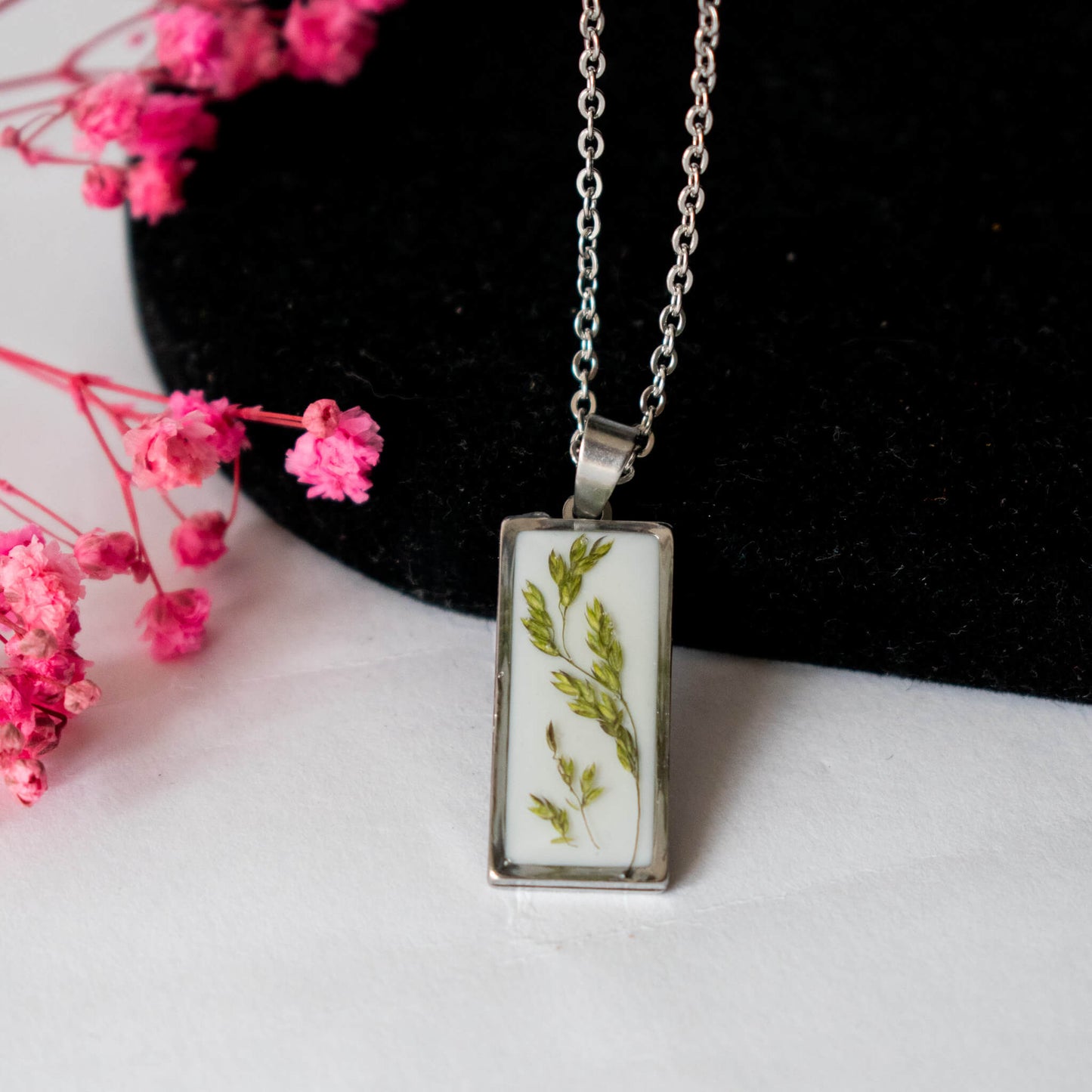 Colgante con hojas silvestres