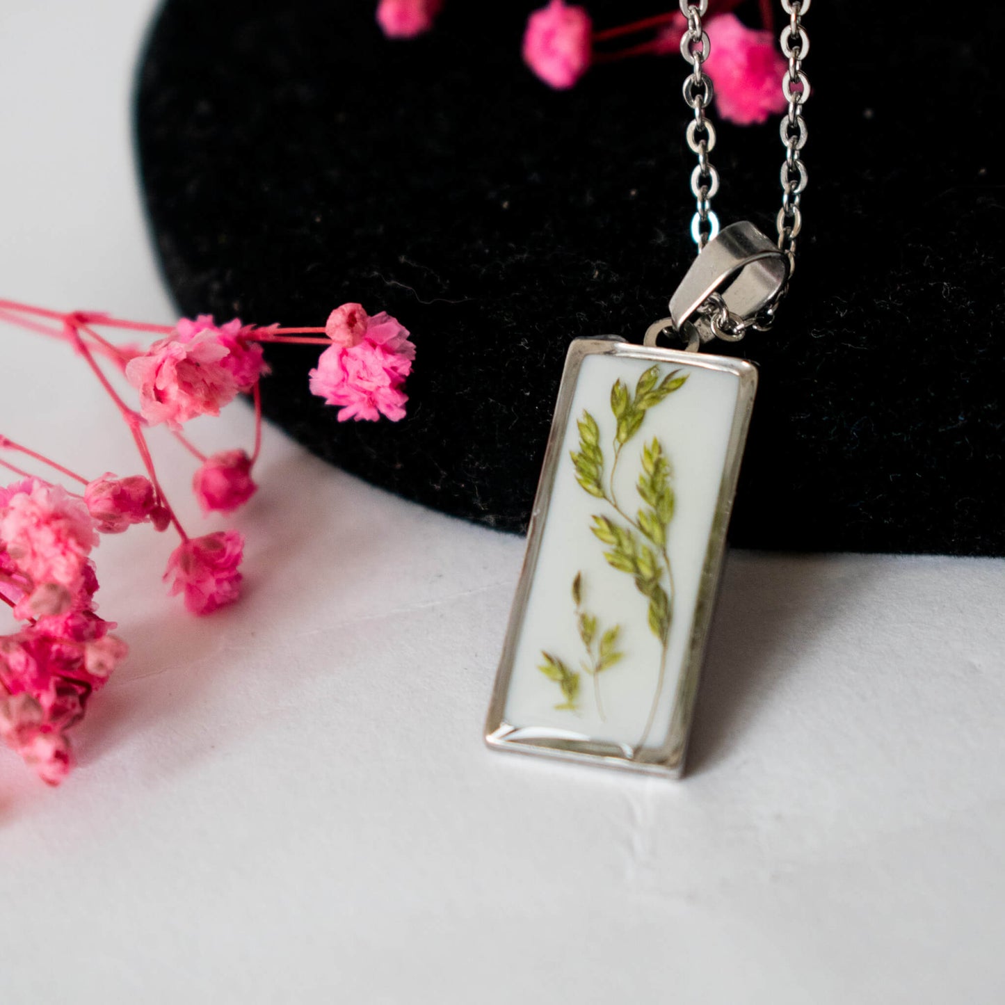 Colgante con hojas silvestres