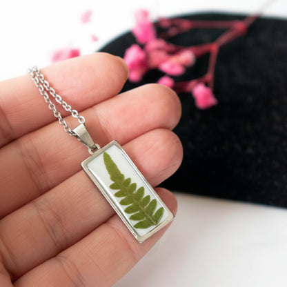 Colgante con helecho