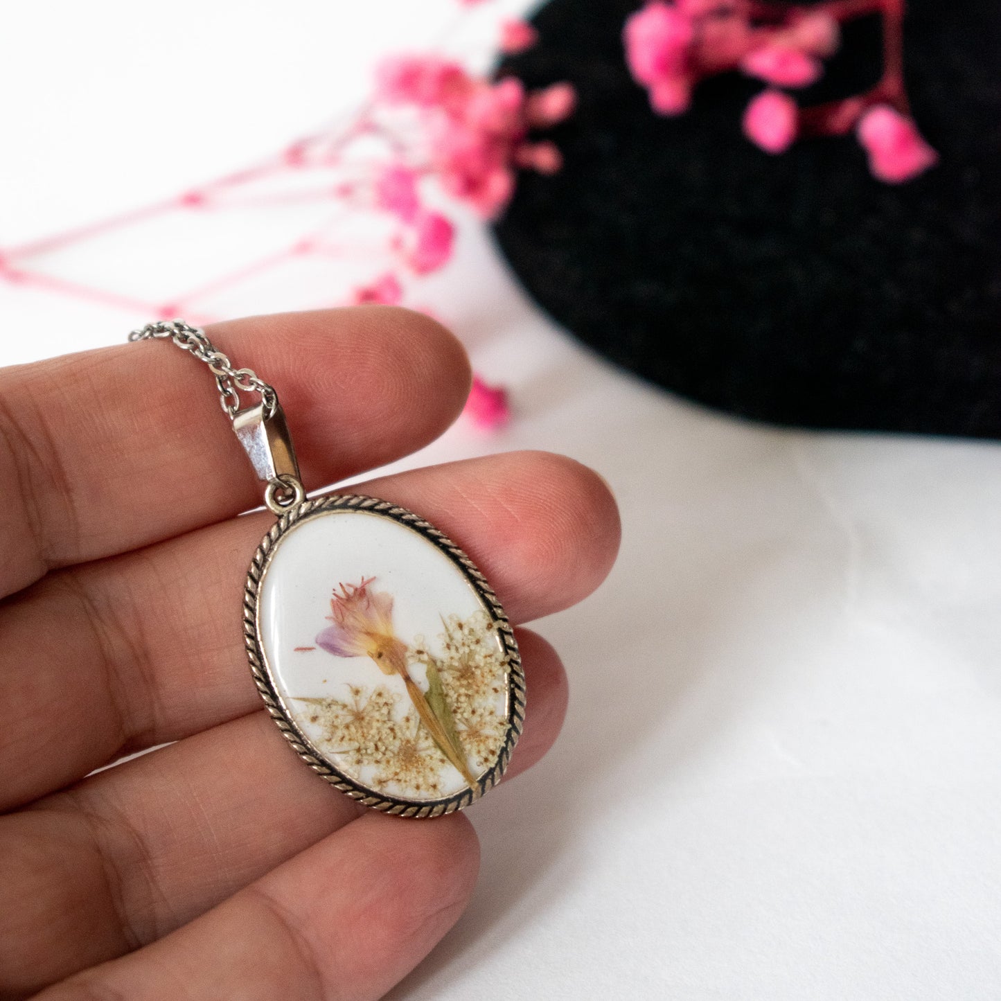 Colgante con flores silvestres