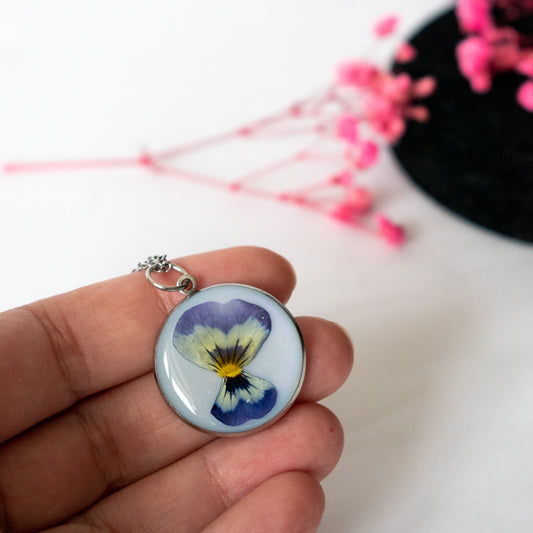 Colgante con viola 2