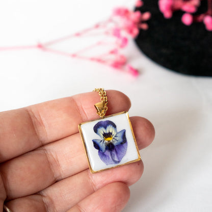 Colgante con violeta 1