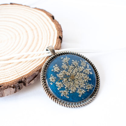 Colgante con encaje de la reina Ana