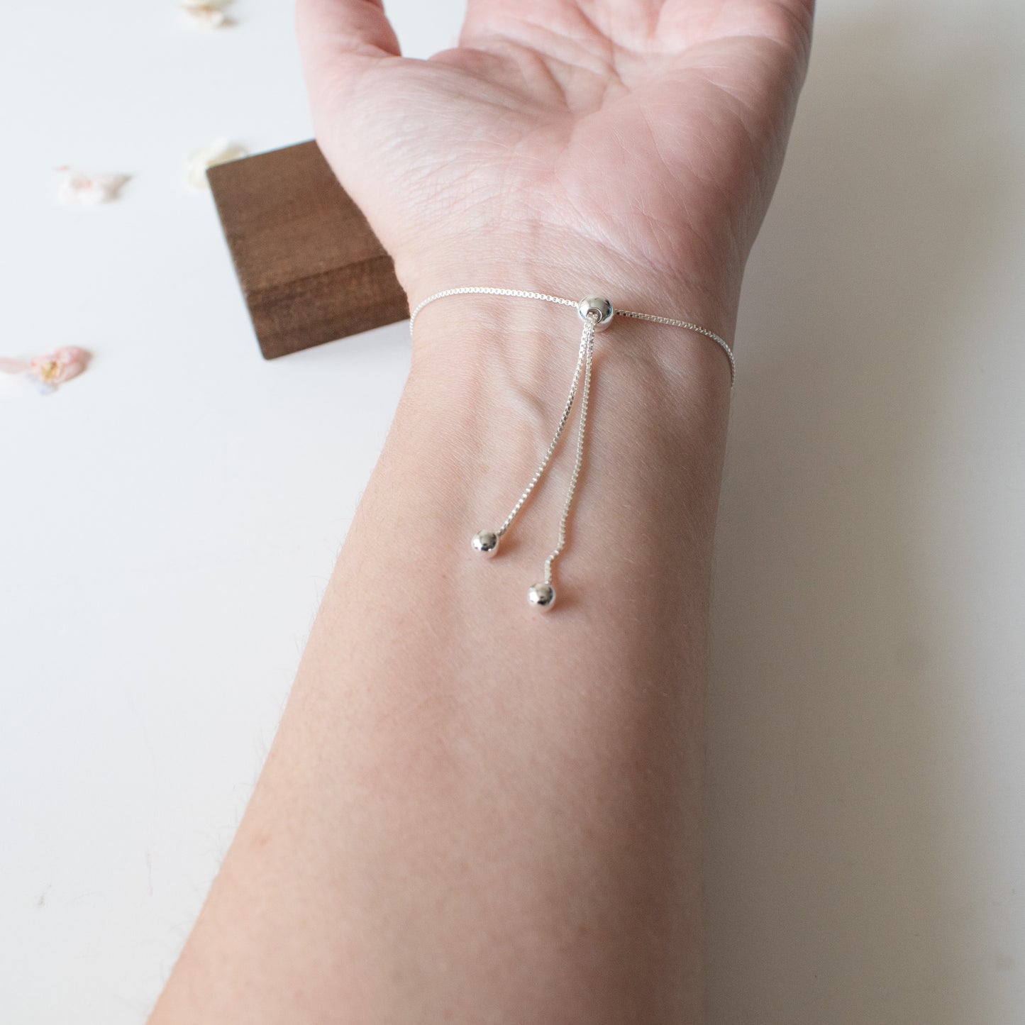 Pulsera de plata con flor de hortensia