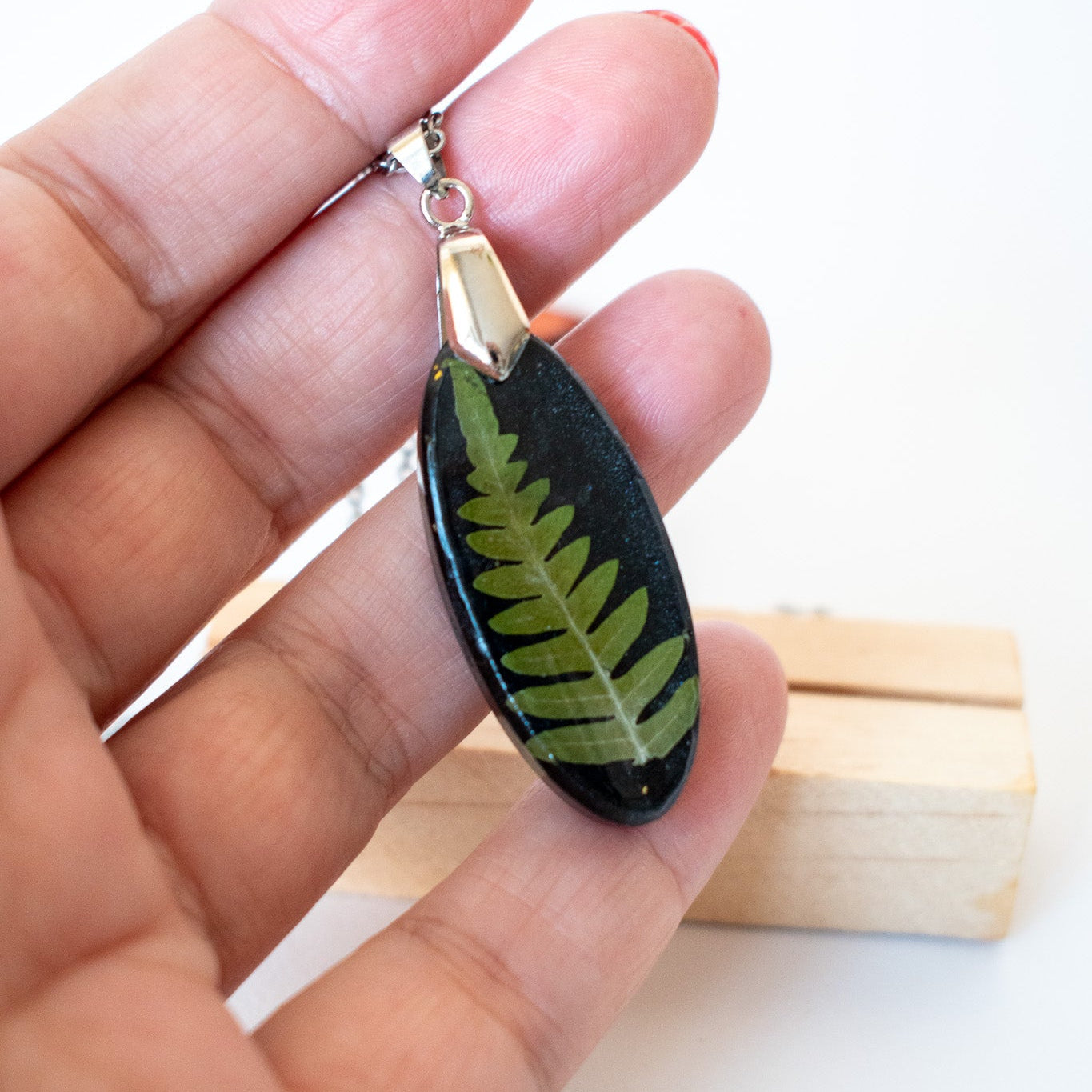 Colgante con helecho 