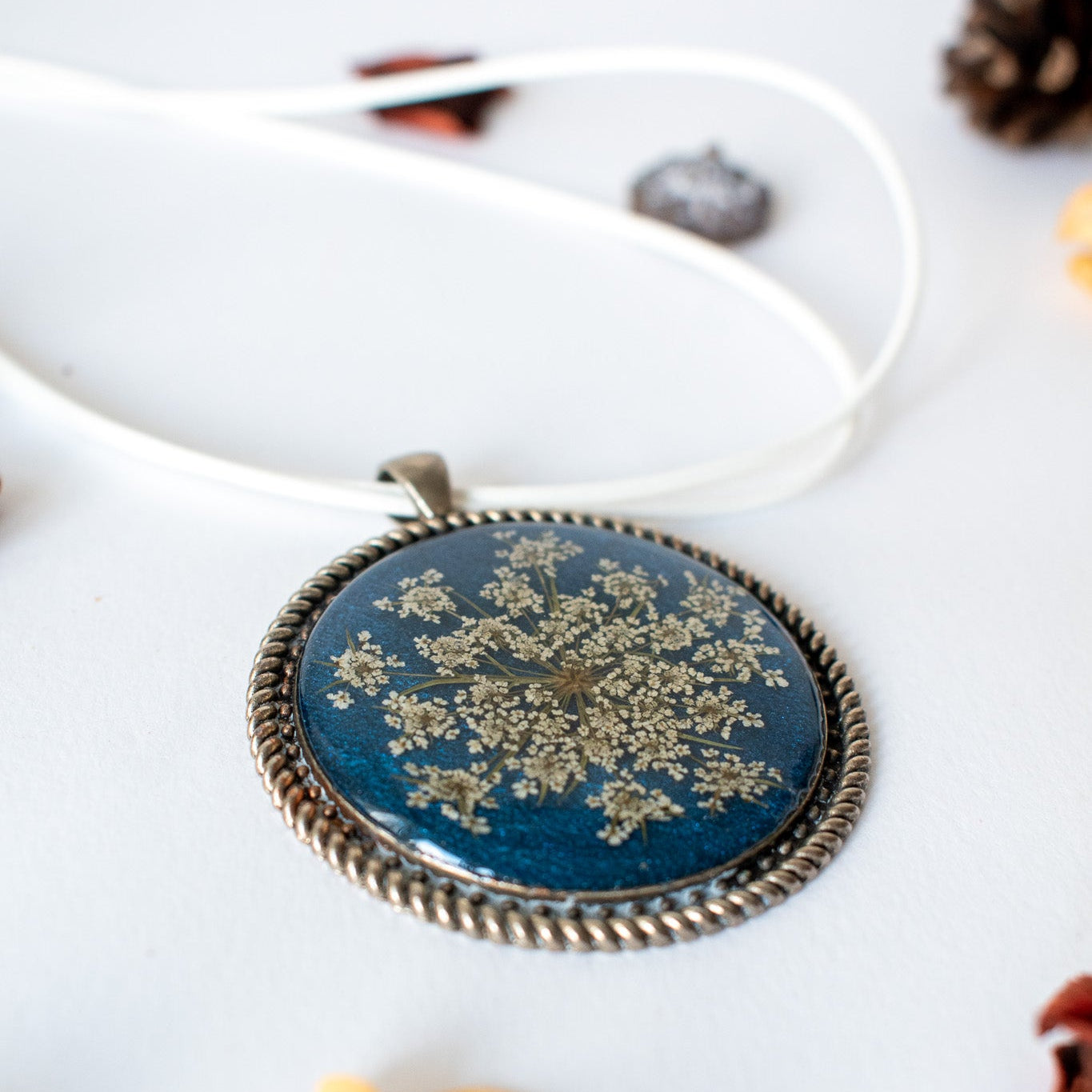 Colgante con encaje de la reina Ana