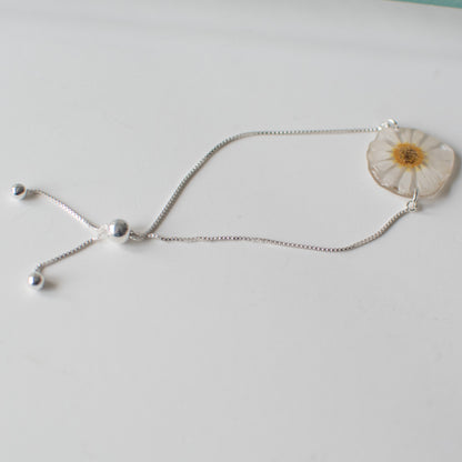 Pulsera de plata con flor de margarita