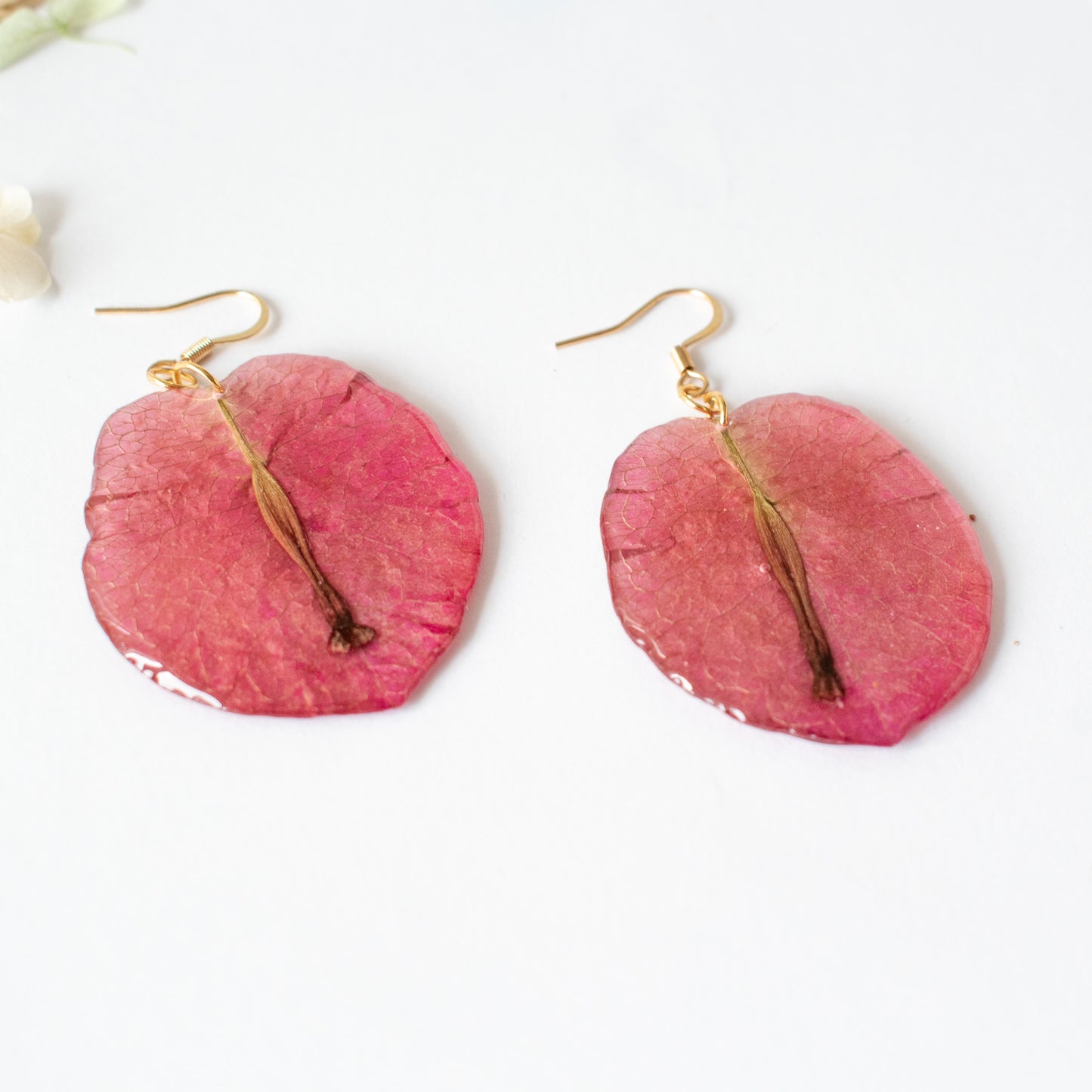 Pendientes con petalos de buganvilla