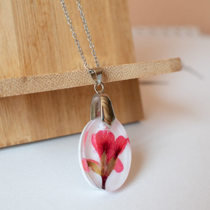 Colgante con flor de geranio