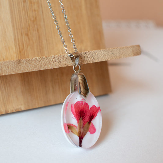 Colgante con flor de geranio
