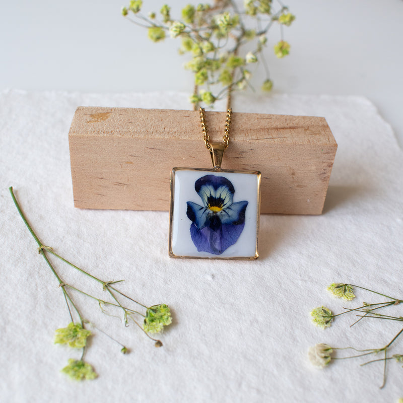 Colgante con violeta 1