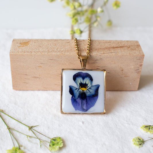 Colgante con violeta 1