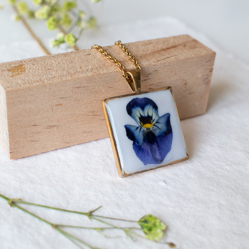 Colgante con violeta 1