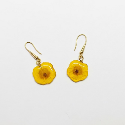 pendientes largos con botón de oro prensado 