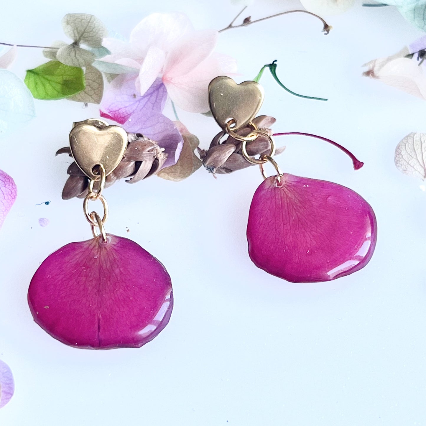 Pendientes con pétalos de mini  rosa