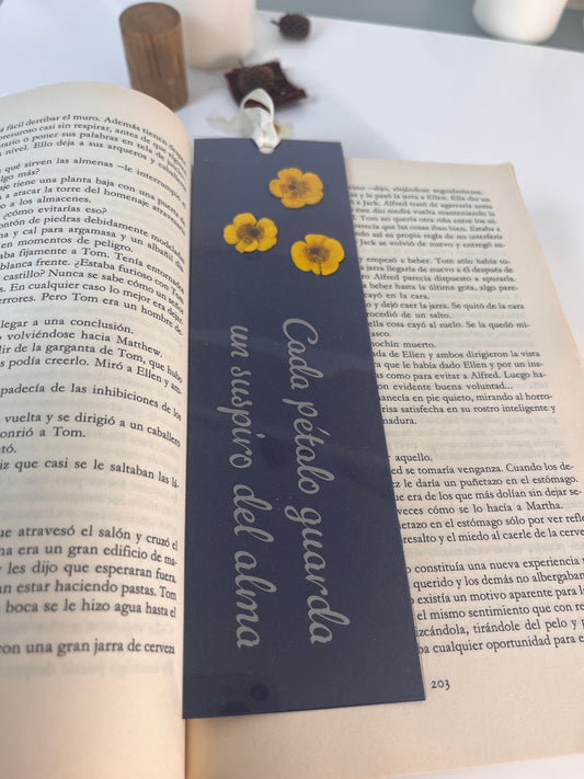 Marcapáginas botón de oro