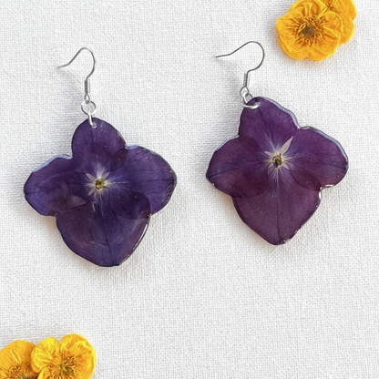 Pendientes de hortensia natural con flor prensada