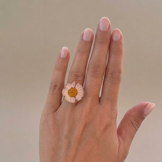 Anillo con margarita blanca natural
