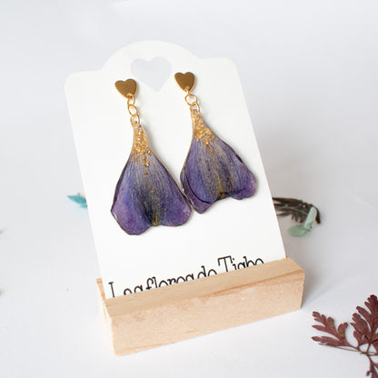 Pendientes con astromelia morada real prensada.  Acero 