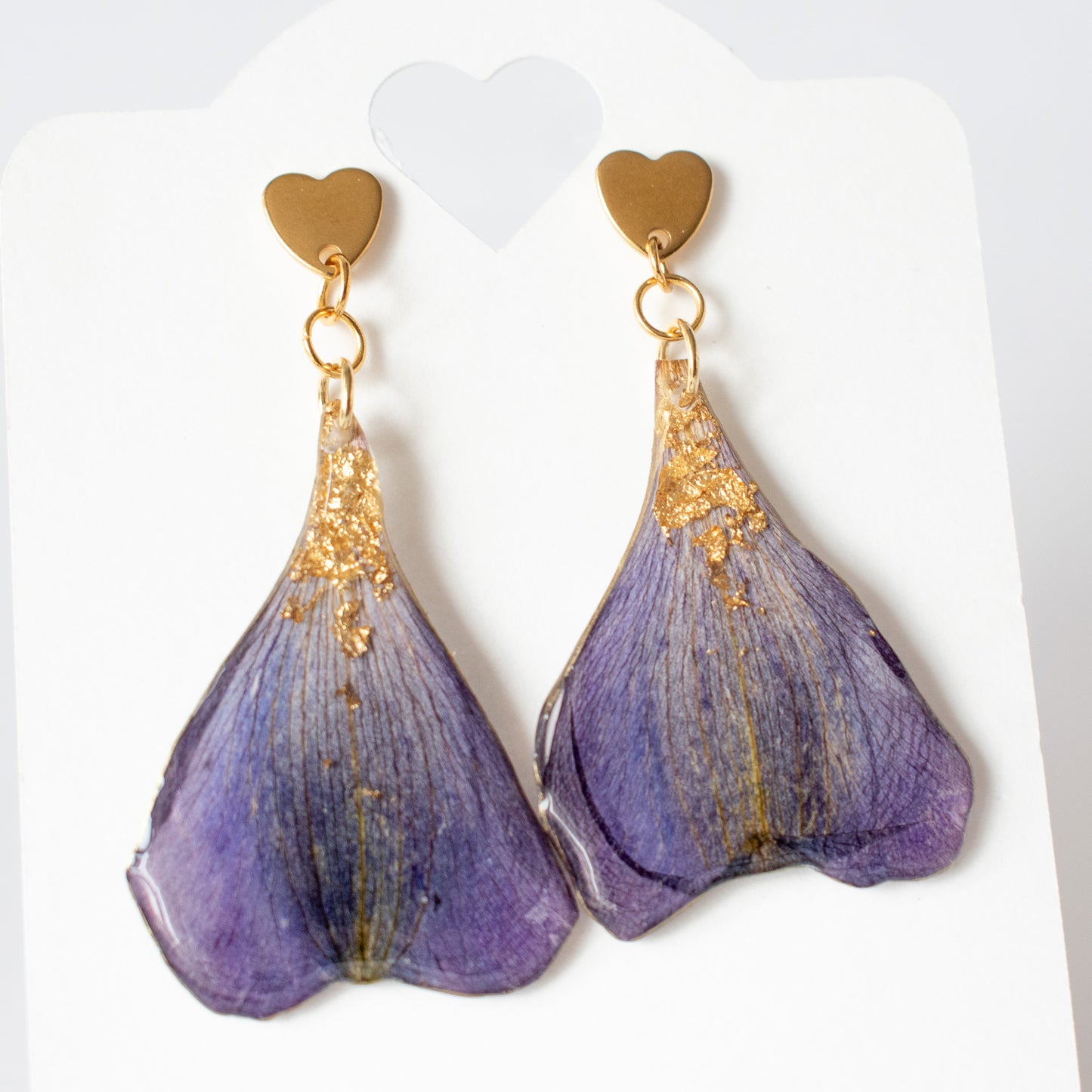 Pendientes con astromelia morada real prensada.  Acero 