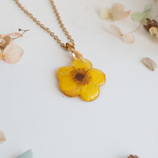 colgante botón de oro